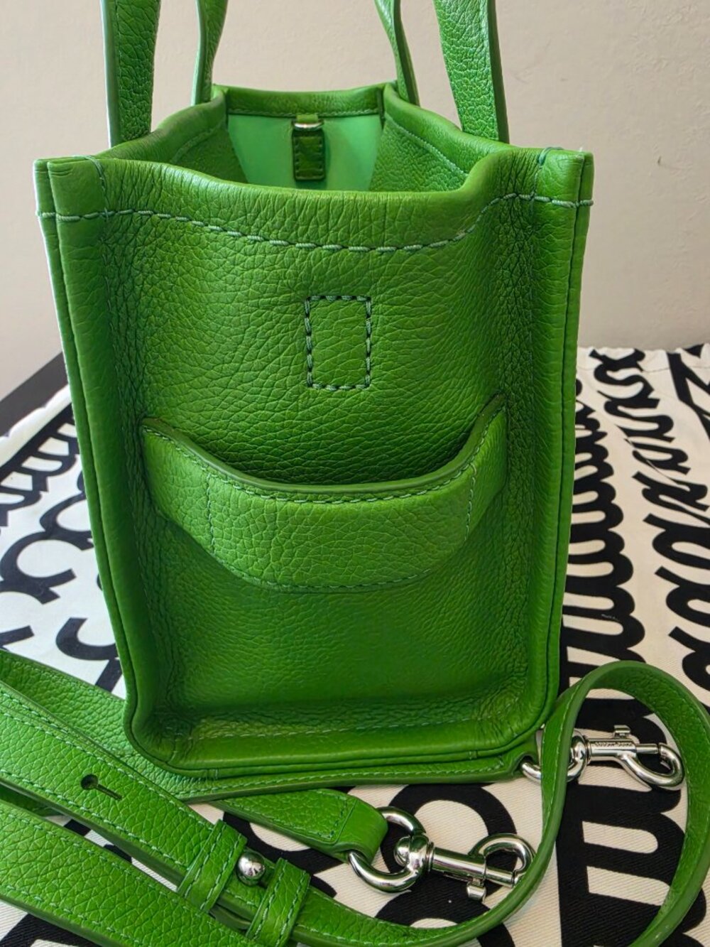 Marc Jacobs Small Leather Green Tote Crossbody w/ Matching Wallet & Tote Charm - Picture 10 of 17